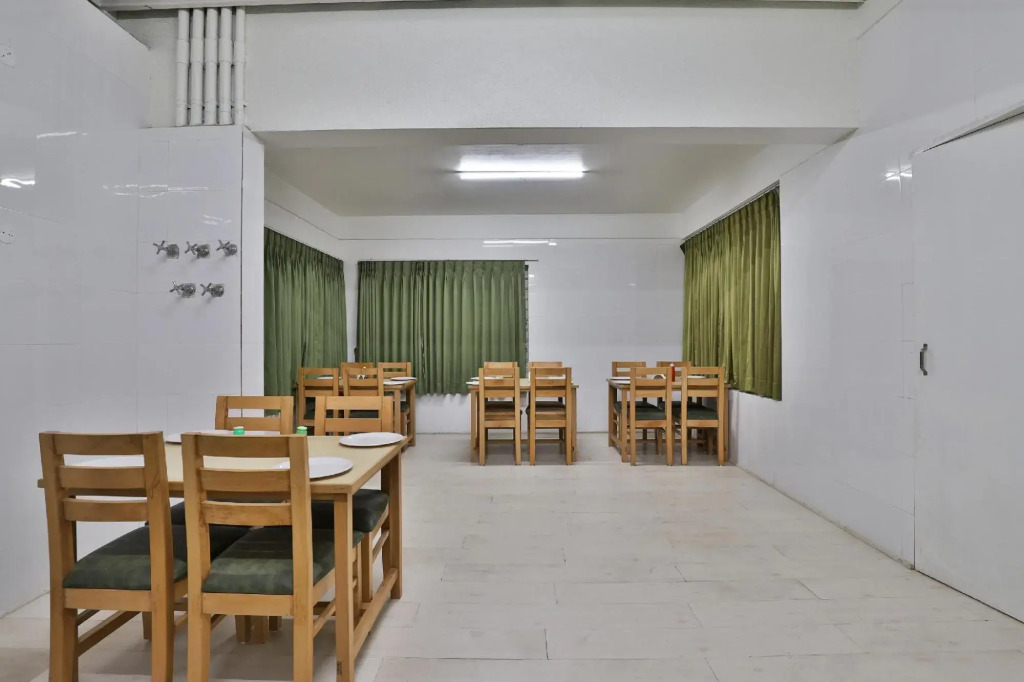 Oyo 37230 Yashraj Hotel