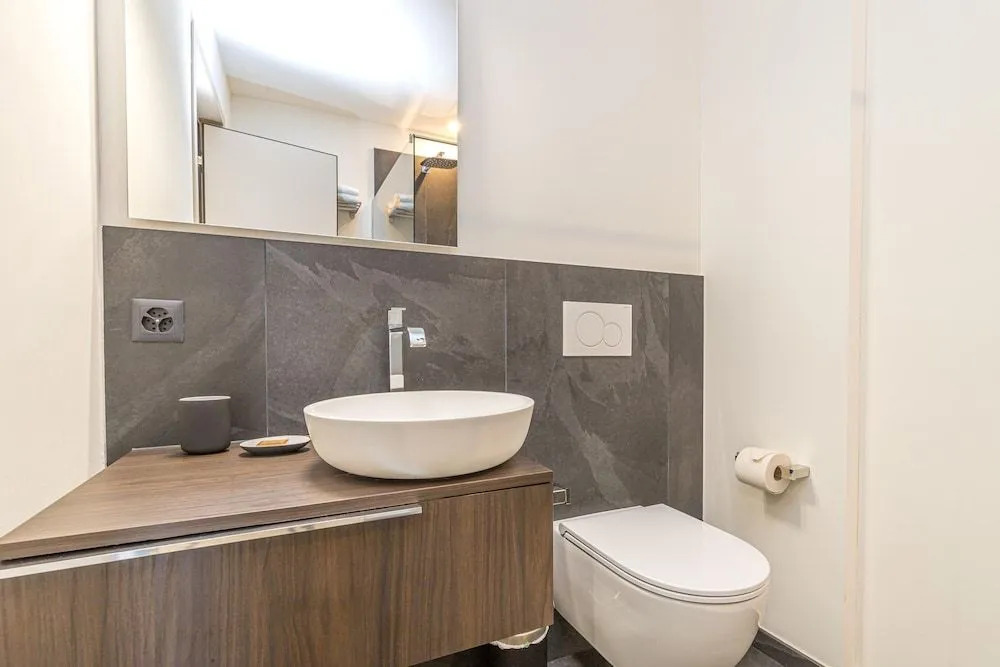 Icon H 301 Suite Micro-living