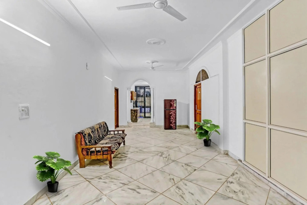 OYO Townhouse 1071 Hotel Metro Inn Residency