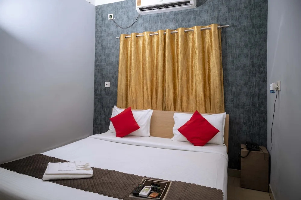Town & Country Inn By OYO Rooms