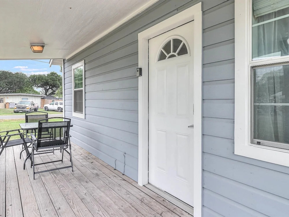 Flirtly Flamingo Rp203a 2 Bedroom Duplex by RedAwning