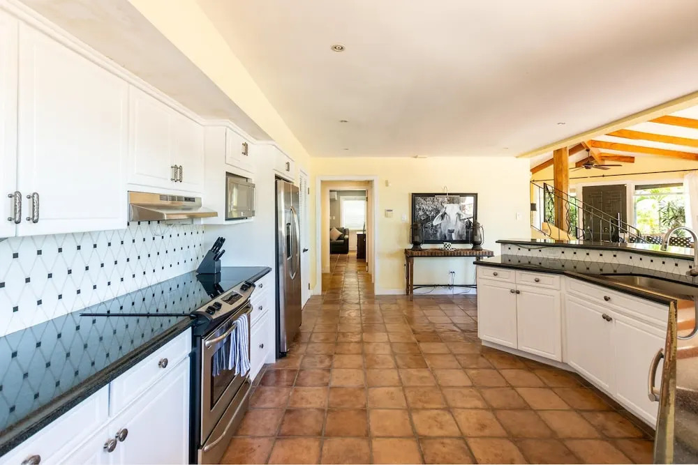 Luxury Five-Bedroom Oasis in Playa Flamingo with a Private Pool and Stylish Decor