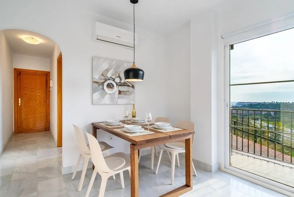 Bright Apartment with Sea View and Terrace Ref 53