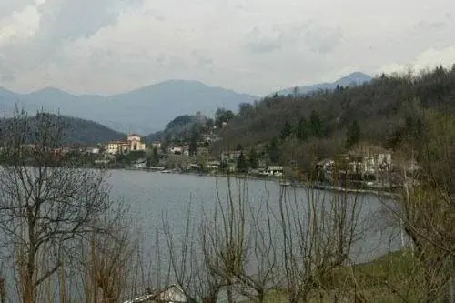 River Hotel