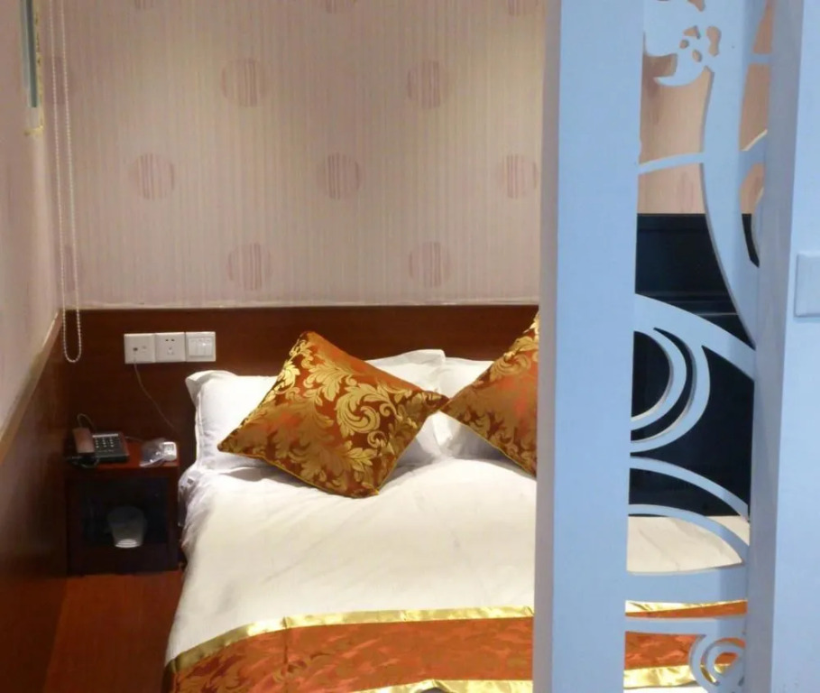 Yiqiu Fashionable Hotel