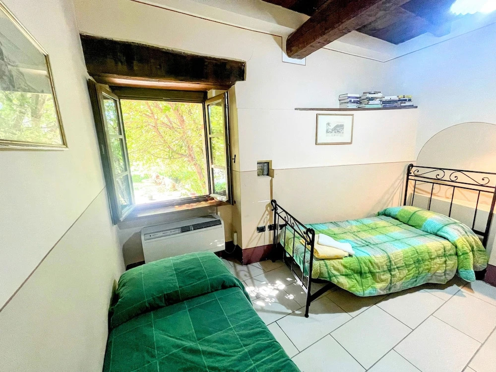 Apt 4 - Forget all Your Troubles - Relax in Paradise ! Air Con, Wifi! Sleeps 4
