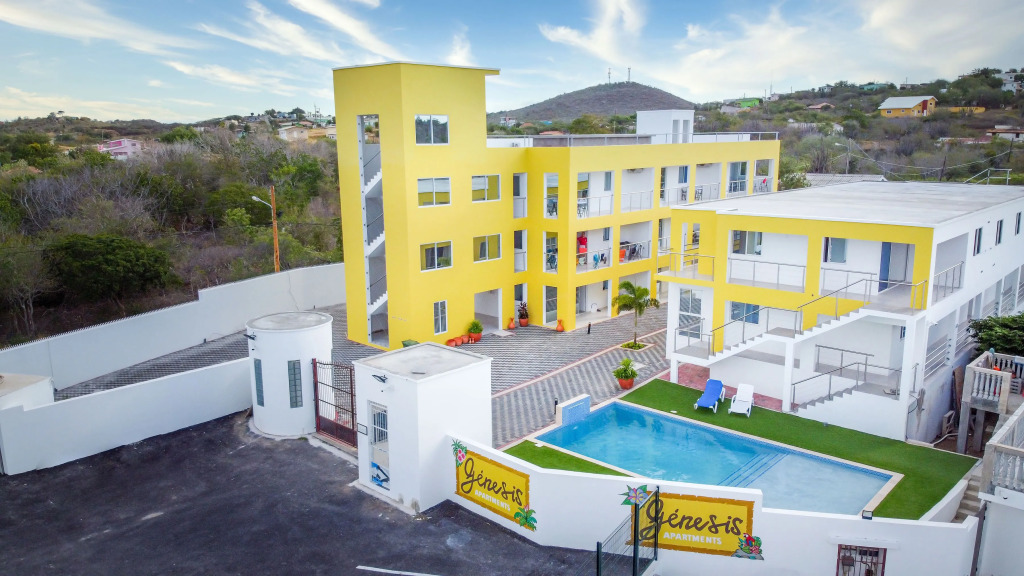 Jan Thiel's Hidden Gem! 2BR Apt W/ Pool & Free Parking