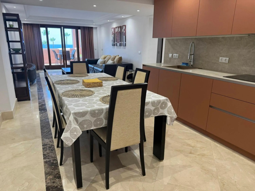Luxurious Two Bedroom Apartment in Mar Azul, Estepona