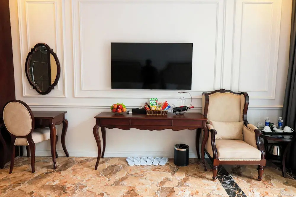 Royal Hotel Trâu Quỳ