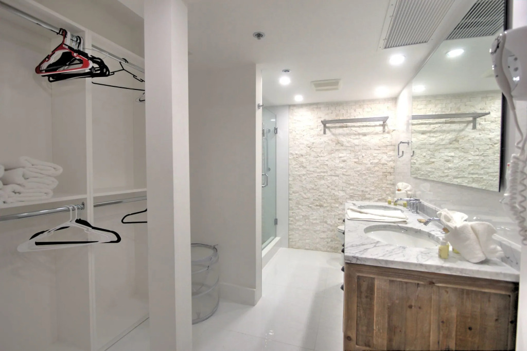 Deluxe Apartments by South Florida Vacations