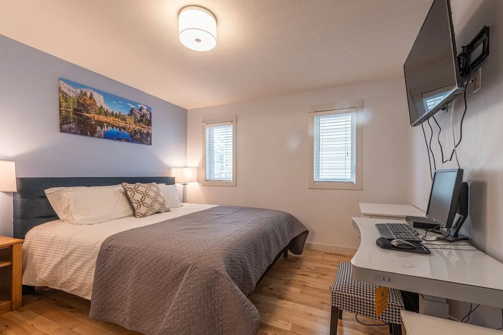Mountain View Escape with Private Hot Tub & Patio