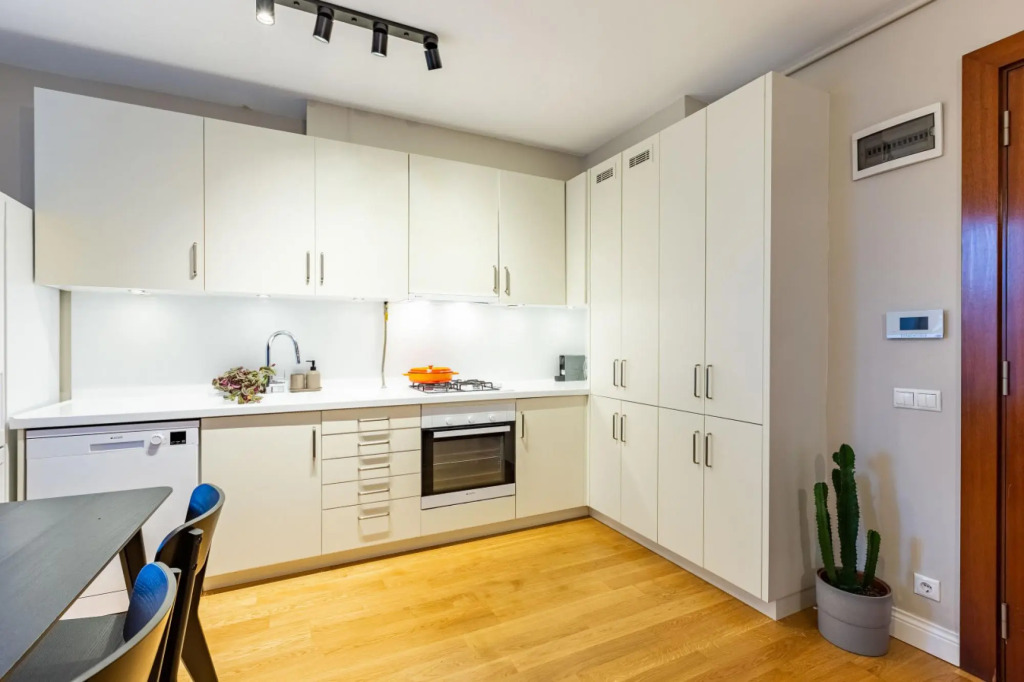 MISSAFIR Exceptional Flat w/Bosphorus View and Rec Room 3-Min Walk to Istiklal Street in Beyoglu
