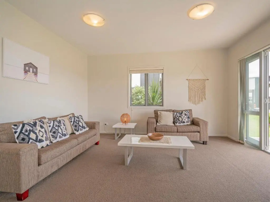 Lakeside Villa Retreat - Matarangi Downstairs Unit