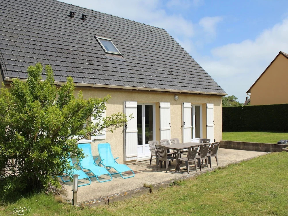Sleek, Modern and Spacious Villa With the Invasion Beaches in the Back Garden
