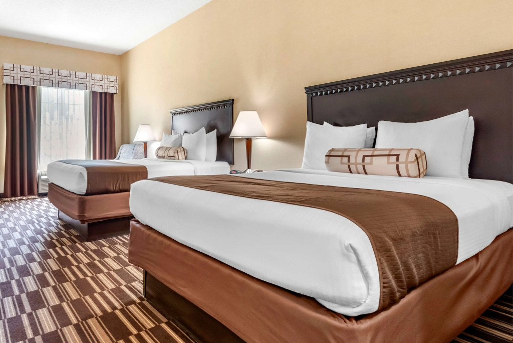 Best Western PLUS Victor Inn & Suites