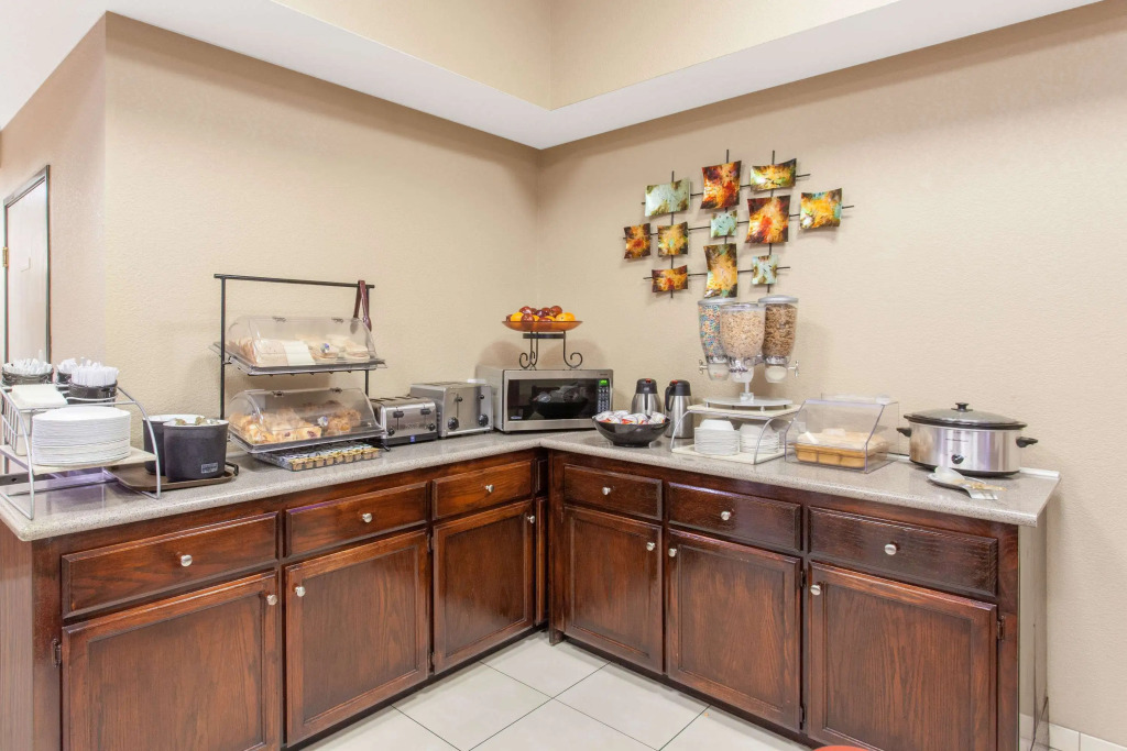 Ramada by Wyndham Fresno Northwest