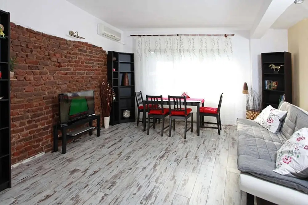 Raya Maisonette