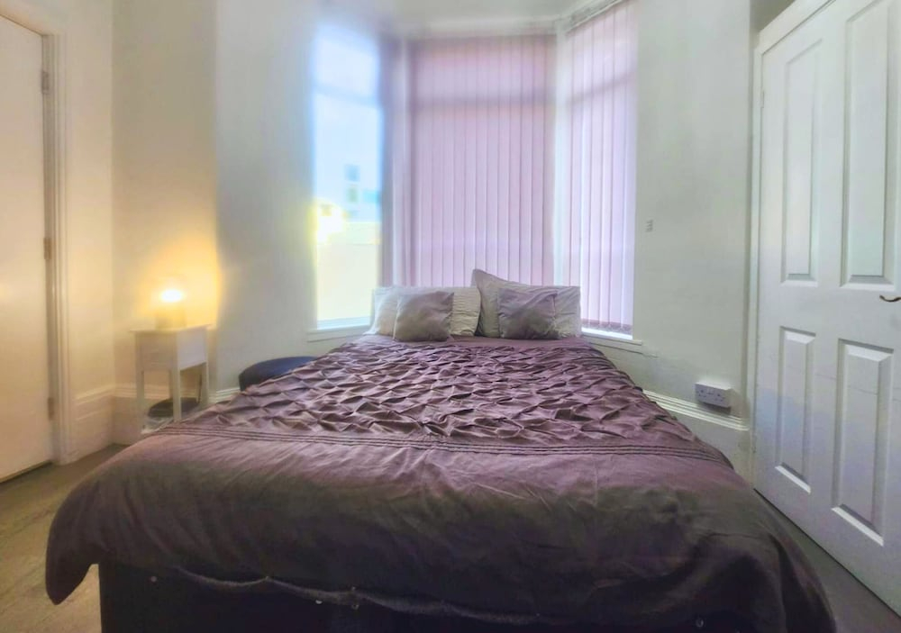Kop View Rooms near Anfield