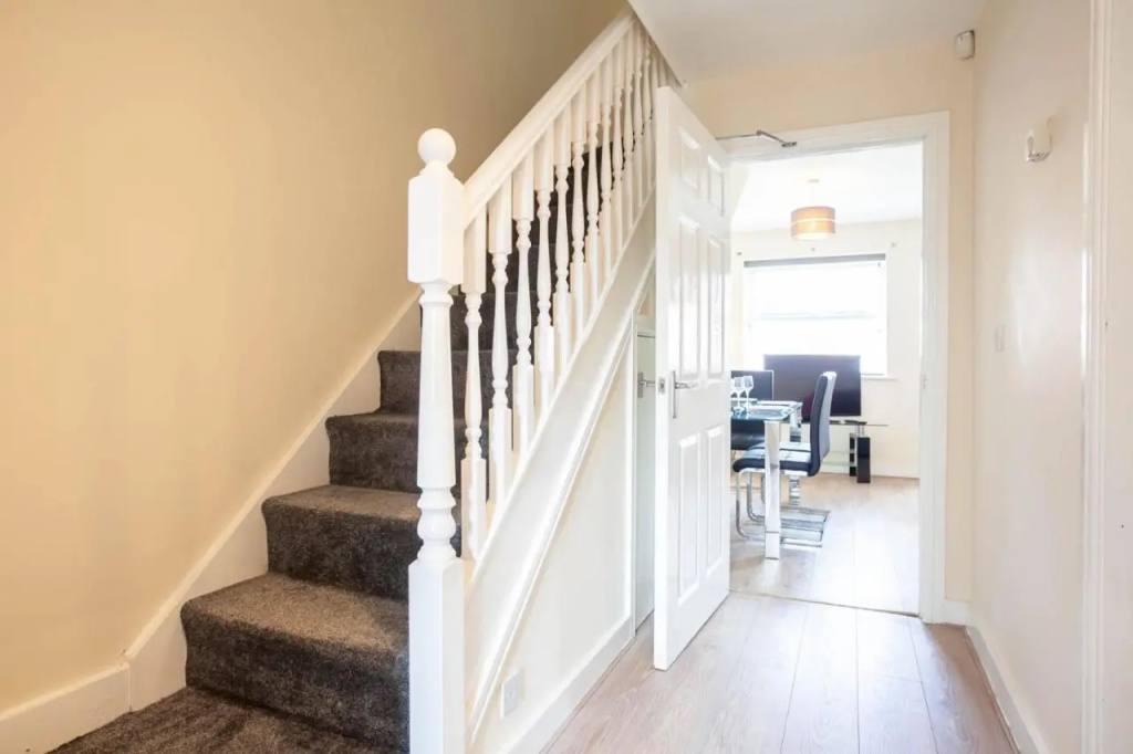 4 bed home, driveway parking ideally located in Latchford, Warrington - Executive St Marys House