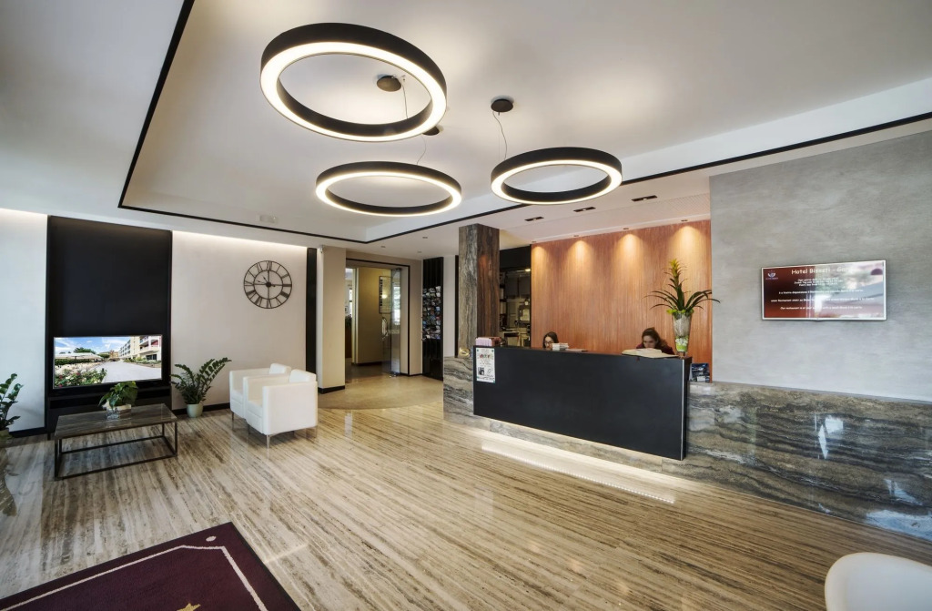 Hotel Bisesti ***S