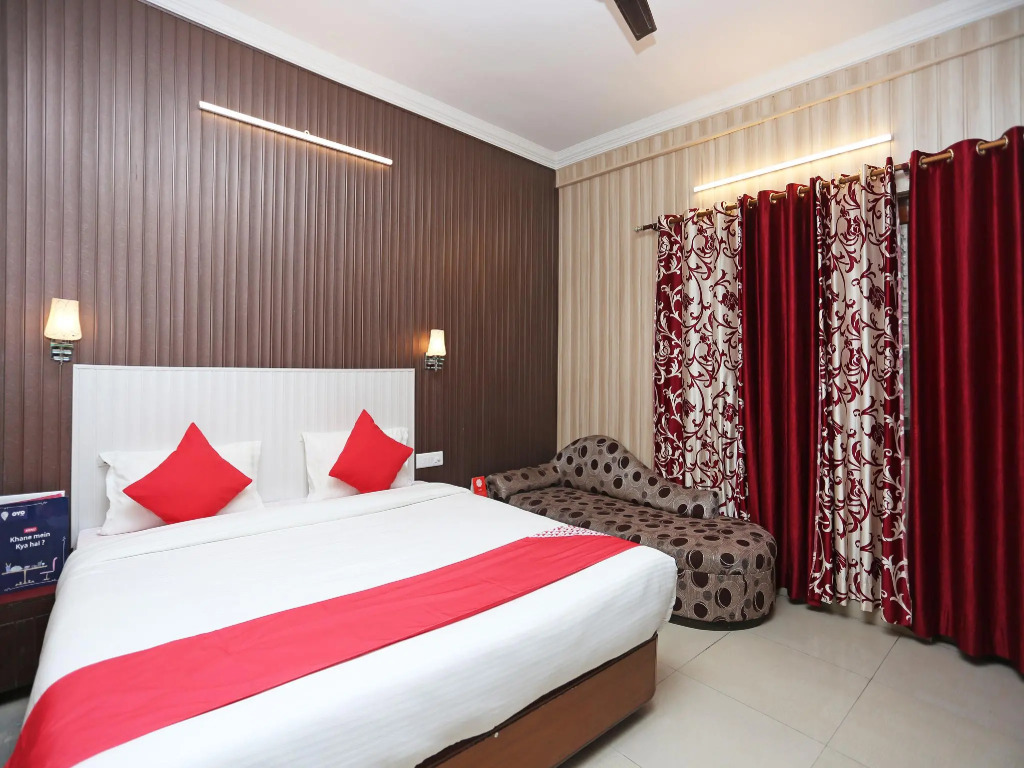 OYO 8714 Hotel Amar