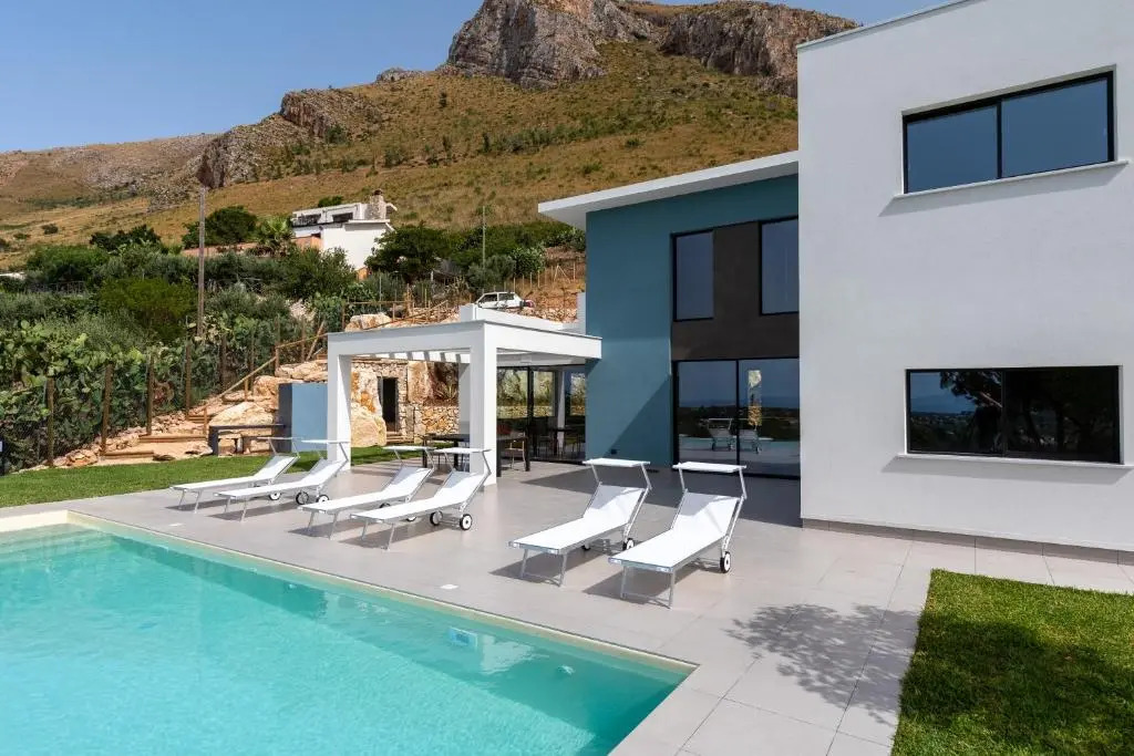 Villa vista mare con piscina a sfioro a Scopello