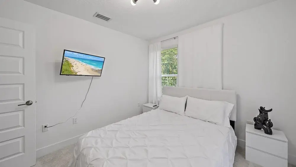 Urban Minimalist Escape 4 Bedroom Home