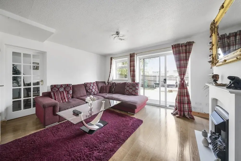 House - Sleeps 8 & on-site parking