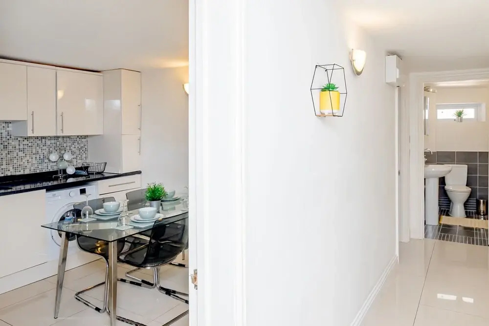 Lovely 2 Bedroom Apartment With Free Parking