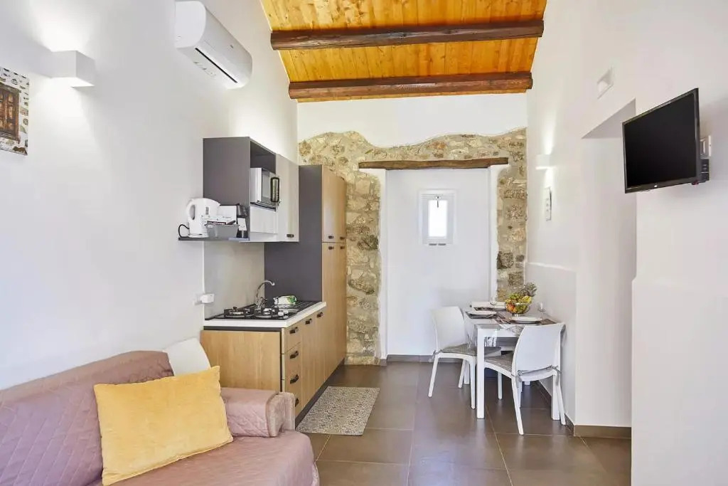 Casale Sammartano - Appartamenti con piscina comune