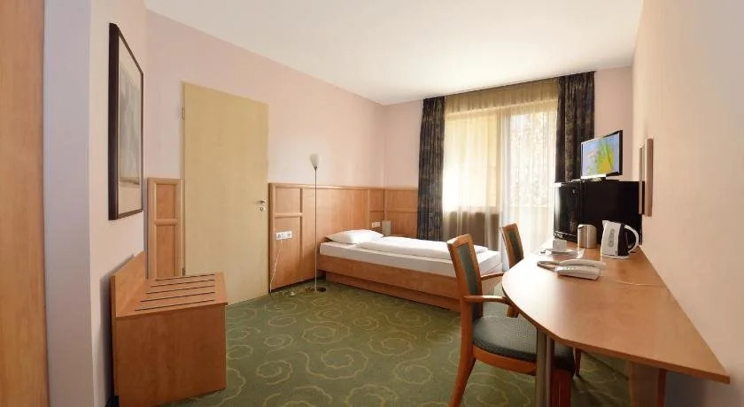 Semiramis Business Hotel