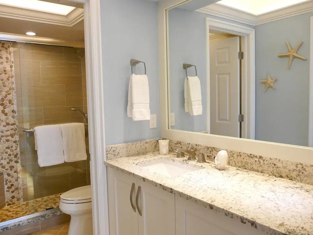 Beachfront Condo With Pool and Dazzling Ocean View