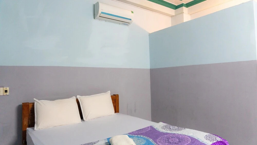Viet Hung Hotel by Zuzu