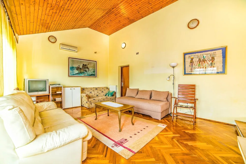 Apartment Belušić / Three Bedrooms A1