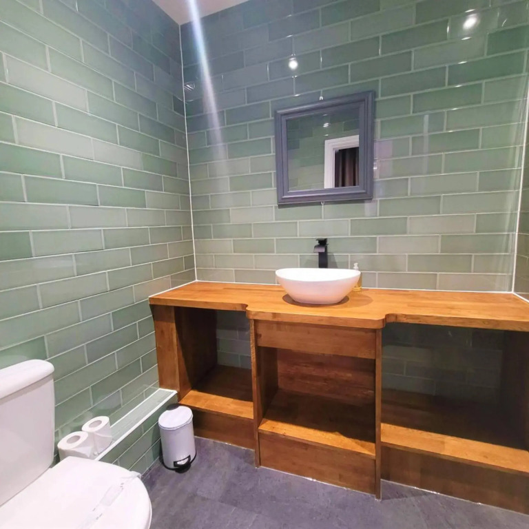 New County Hotel & Serviced Apartments by RoomsBooked