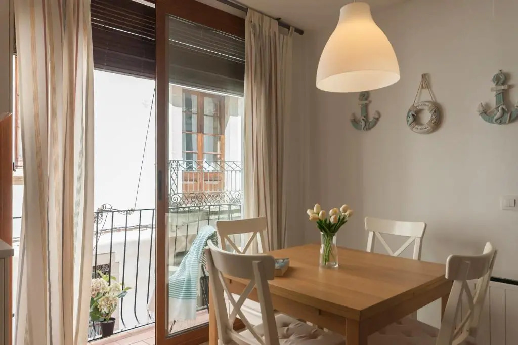 Lets Holidays Centric House with Parking