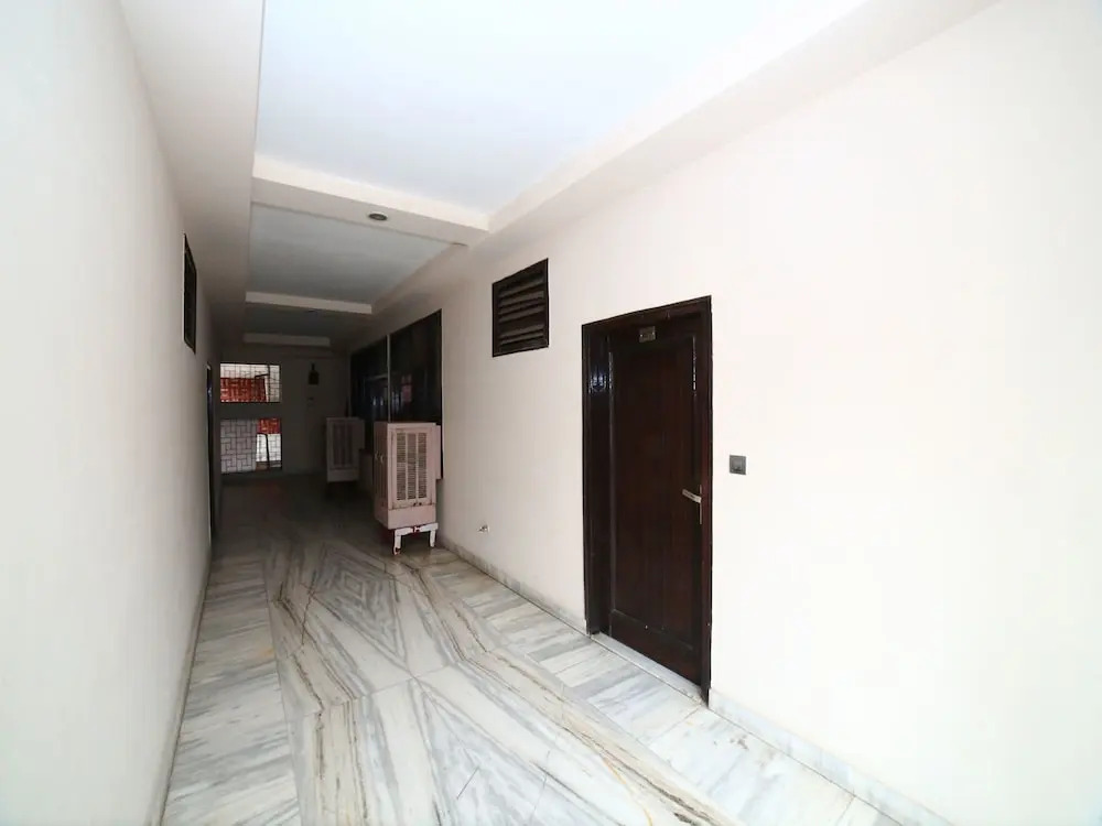 OYO 1067 Hotel Surbhi