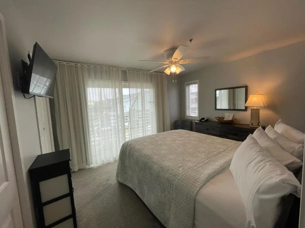 Sandpeddler Inn and Suites