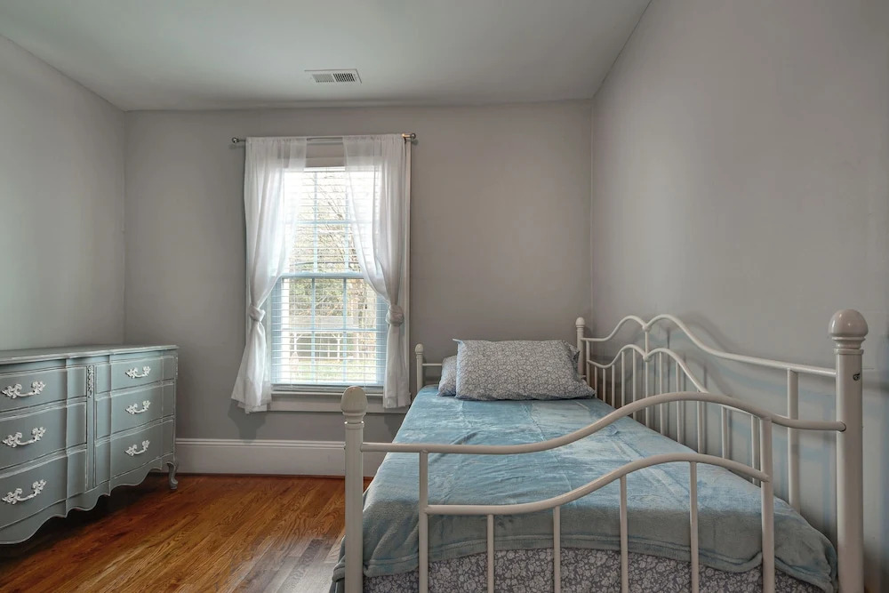 Great for Travel Nurses! Winston-salem Gem w/ Yard