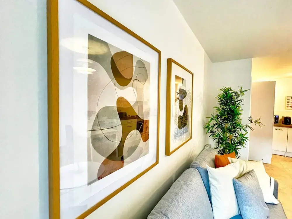 Lovely Flat in Kiln Close With Free Parking