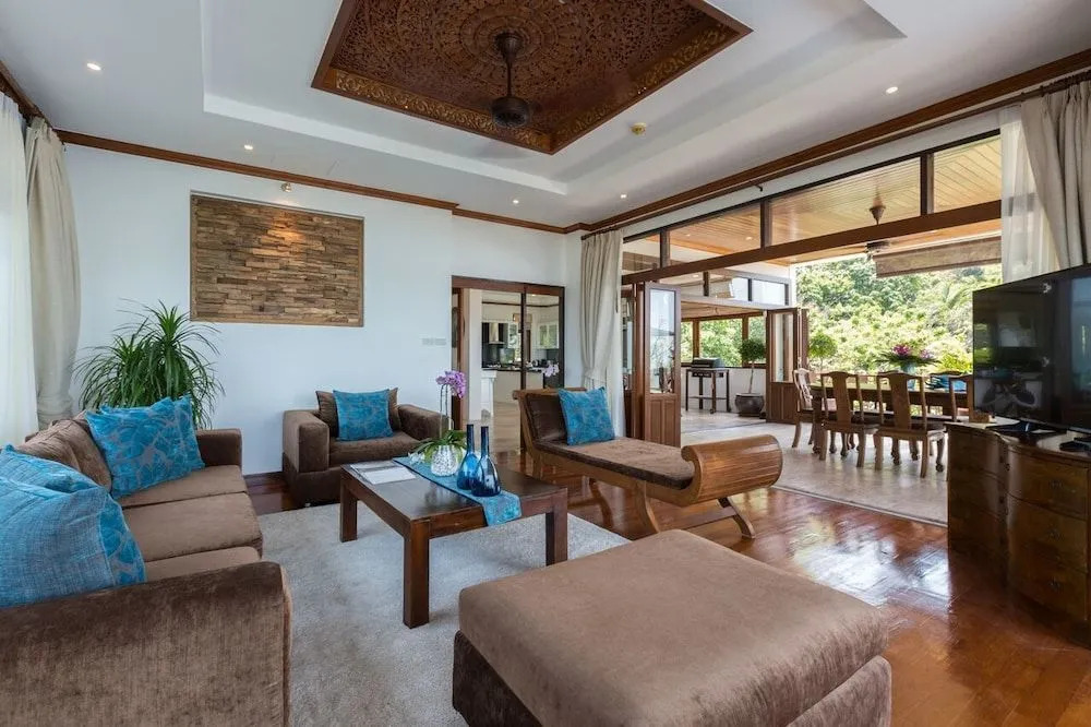 Lilly Villa