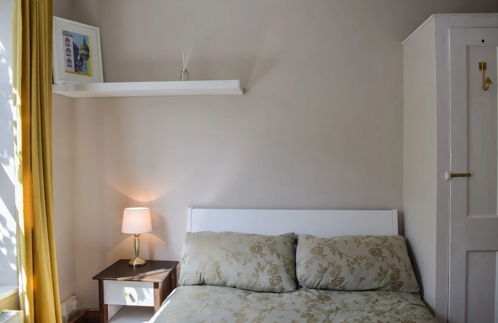 Charming 3 Bedroom Apartment From Cutty Sark