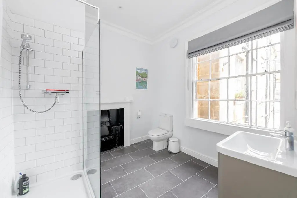 Spacious Maisonette with Parking - 10 mins walk from Bath Abbey - 2 Bed & 2 Bath