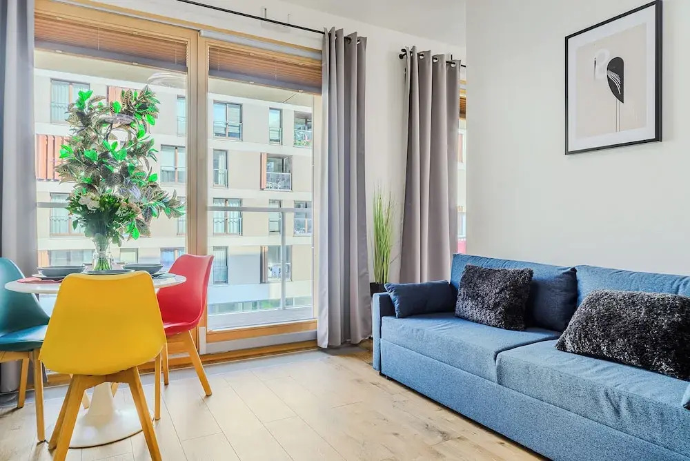 Lumina lux apart near railway station