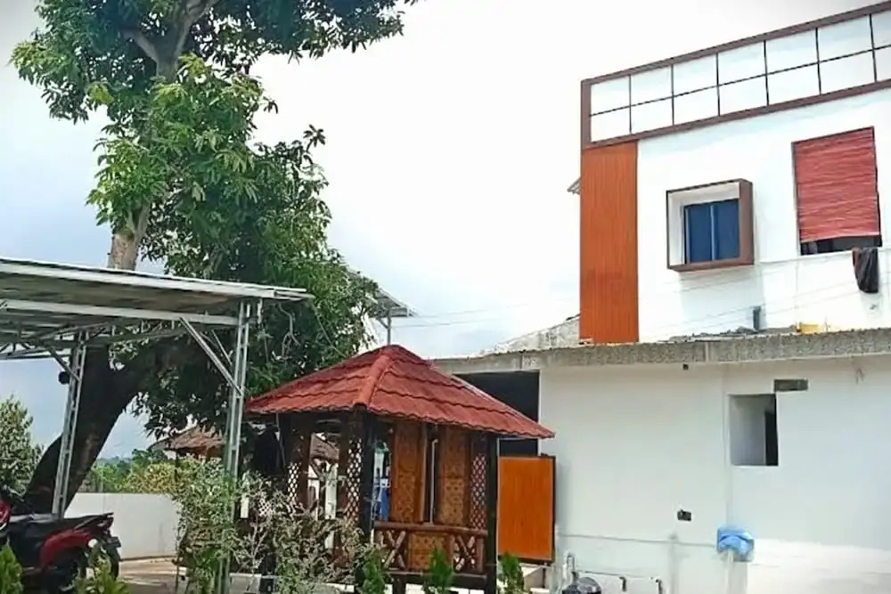 OYO 95038 Khanza Stay