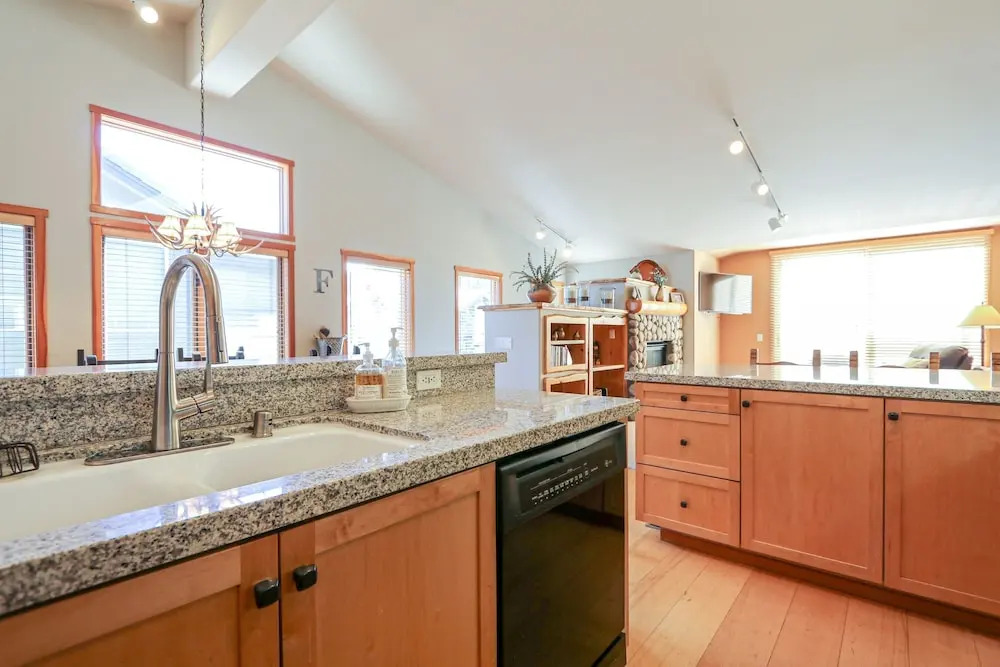Snowcreek 967 3 Bedrooms 3 Bathrooms Townhouse