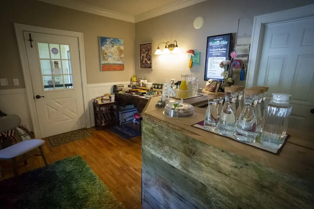 Sherwood Court Cottages & Guest Rooms