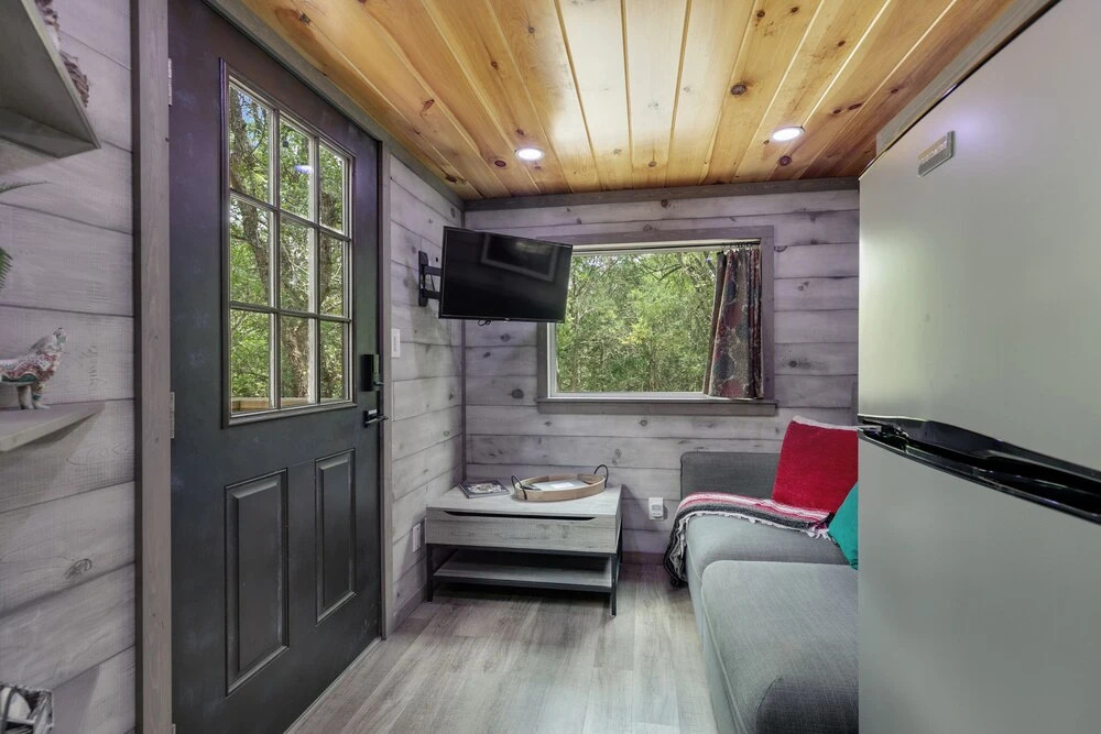 Stunning Modern Tiny Home W/grill