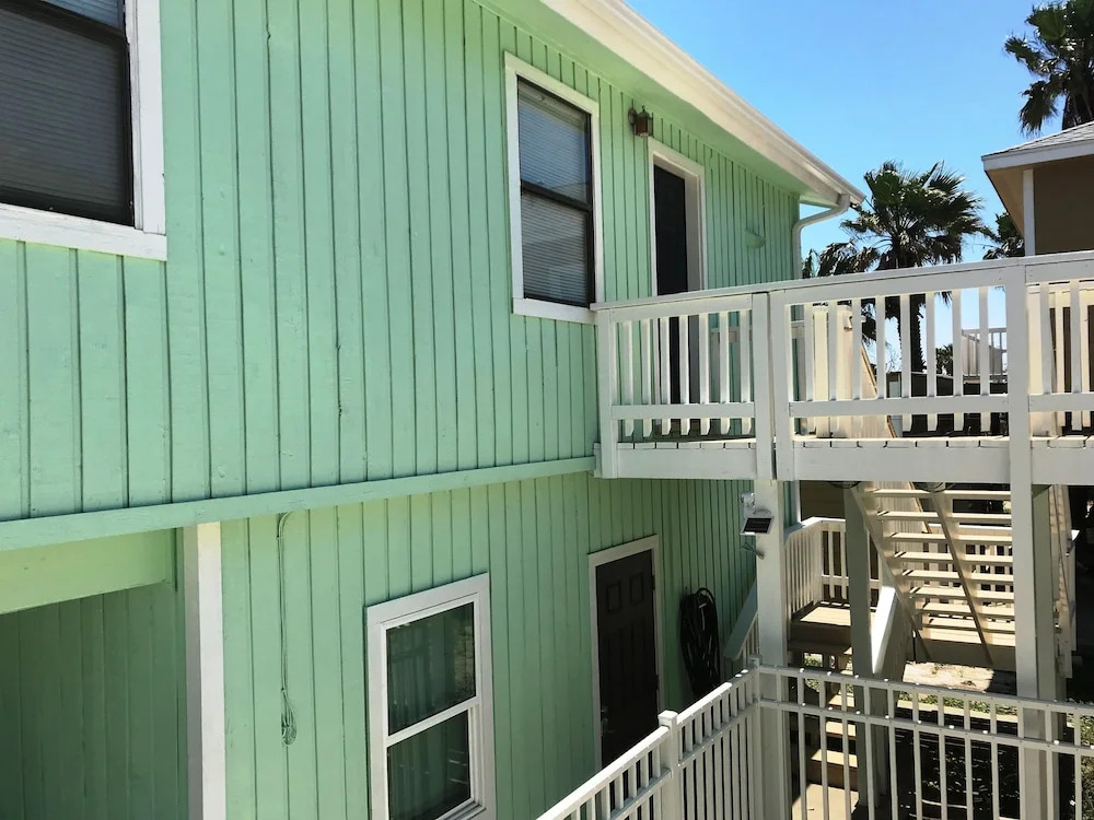 Loki Upper - One Bedroom Bungalow