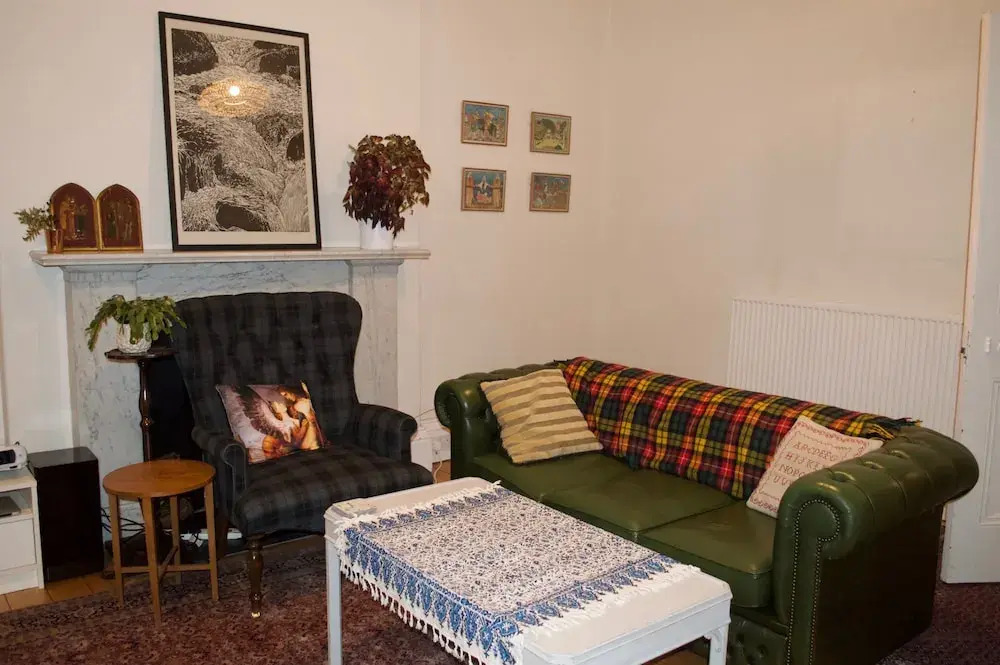 Traditional 3 Bedroom Home With Garden Access